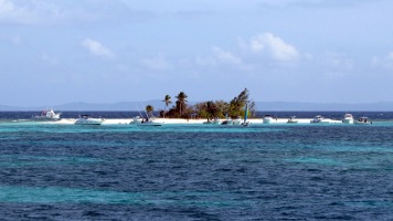 Isla Palominitos Island La Cordillera Nature Reserve Erosion 