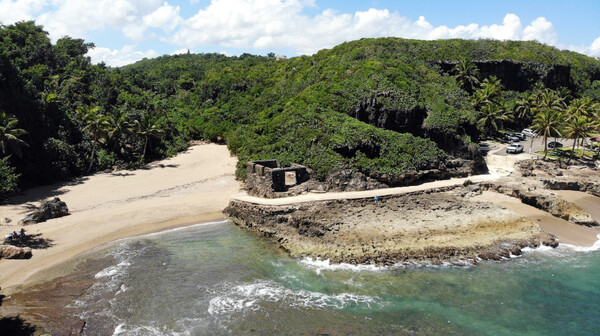 Rock Climbing in Puerto Hermina Beach (Quebradillas), Puerto